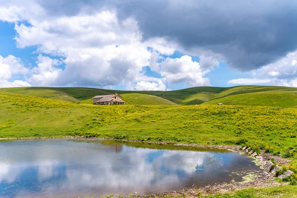 Talyan Alplerinde Lessinia Manzarası — Stok fotoğraf