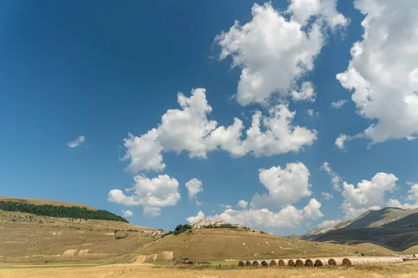 Castelluccio di Norcia, Umbria İtalya 'ya harika bir seyahat.