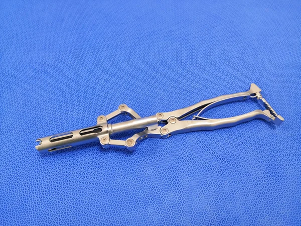 Imagem Close Instrumento Cirúrgico Espinhal Beale Rod Redutor Curto Foco — Fotografia de Stock
