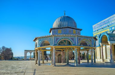 The Dome of the Chain
