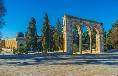 The medieval colonnade