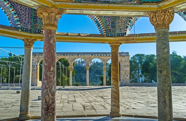 Las columnas medievales de piedra — Foto de Stock