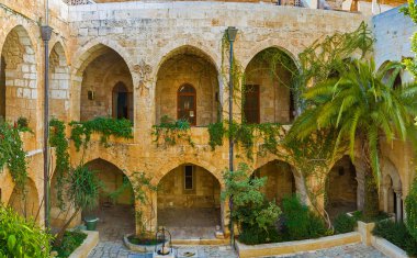 Panorama of the Kirche's courtyard