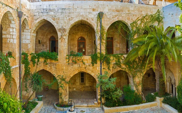 Panorama of the Kirche's courtyard