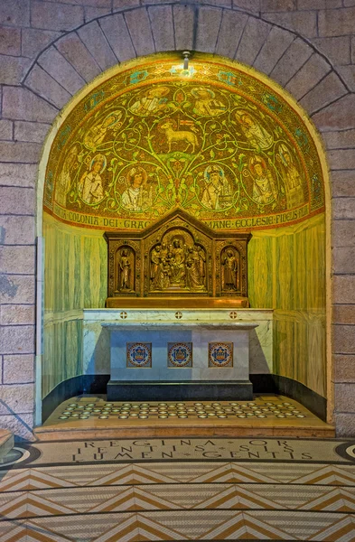 The altar with mosaics — Stockfoto