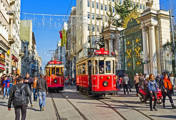 Die Straßenbahnstation der galatasaray High School — Stockfoto