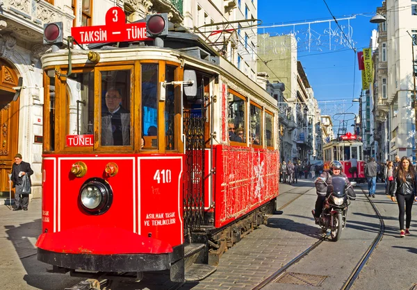 The tram on the station — Stock Photo, Image