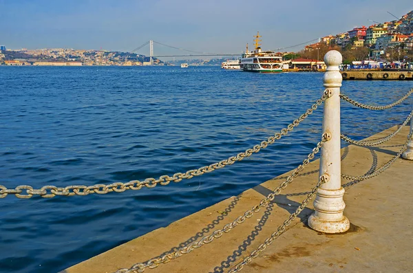 The white barriers on the embankment — Stock Photo, Image