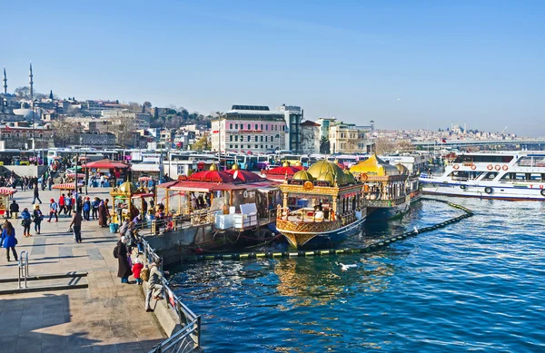 The floating restaurants in Istanbul — Stock Photo, Image