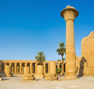 Karnak Tapınağı sütunları