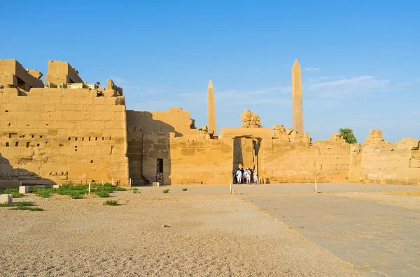 Karnak-templets gigantiska murar — Stockfoto