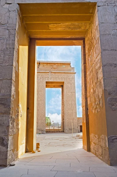 Las puertas del templo de Khonsu —  Fotos de Stock