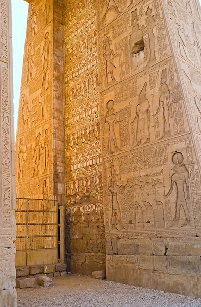 The Egyptian reliefs in Khonsu Temple — Stock Image The Egyptian reliefs in Khonsu Temple Stock Photo