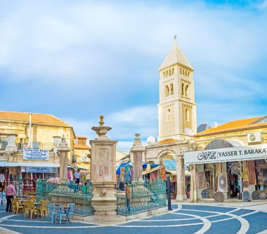 Muristan Meydanı'nın ortaçağ simgeleri