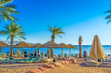 Eilat'taki kum plajı