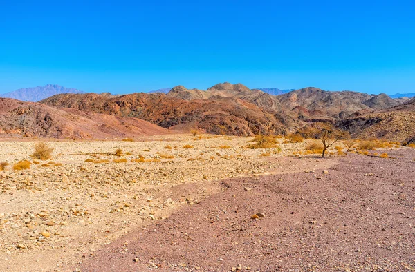 Kayaların arasındaki yürüyüş