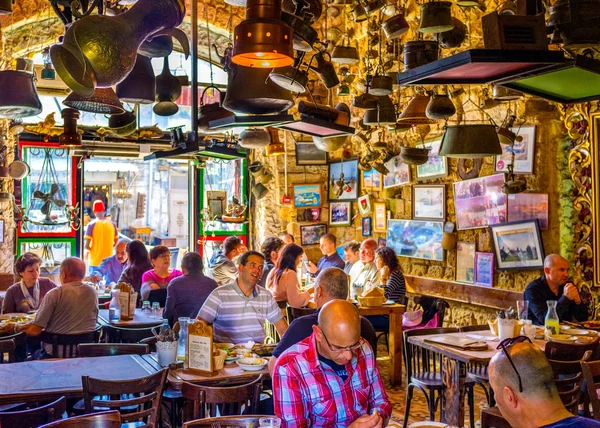 Le restaurant familial dans le vieux Jaffa — Photo