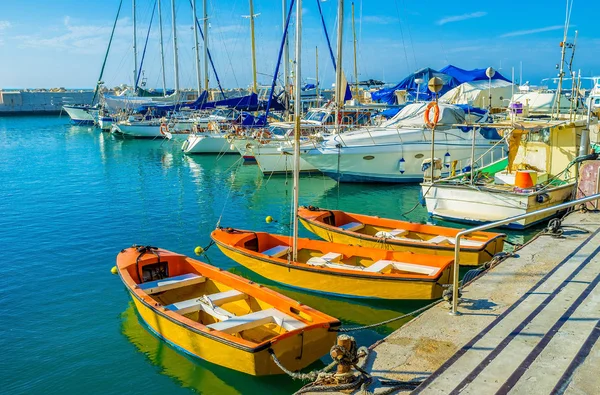 Tres barcos naranjas — Foto de Stock