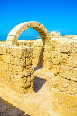 Caesaria harap köşkte