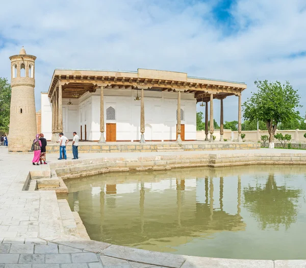 La piscina di fronte alla Moschea — Foto Stock