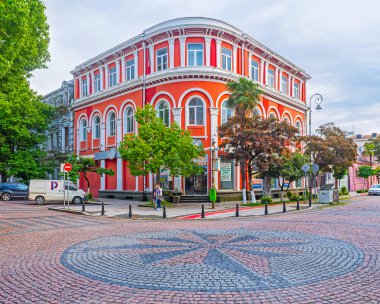Kırmızı köşk