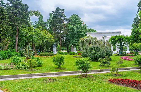 Пам'ятники в Батумі бульвар — стокове фото