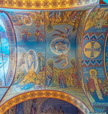 Kilisenin tavanda duvar resimleri