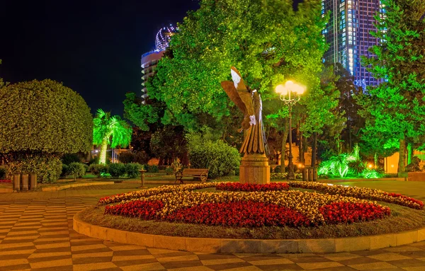 El macizo de flores con el hada — Foto de Stock