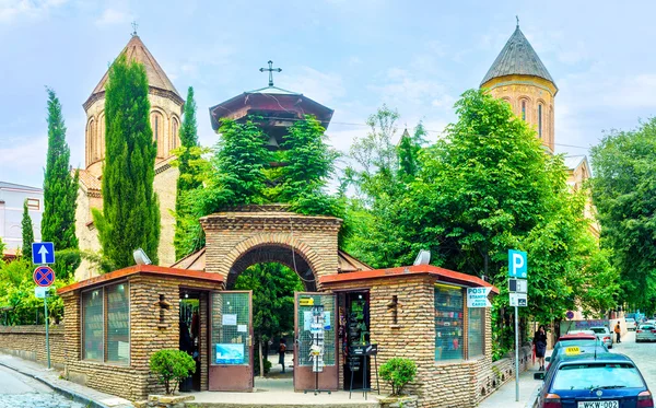 Kilise girişinde — Stok fotoğraf