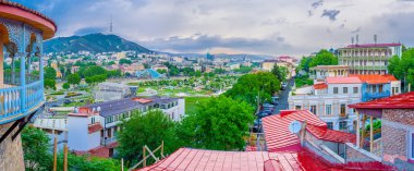 Tbilisi kırmızı çatılar