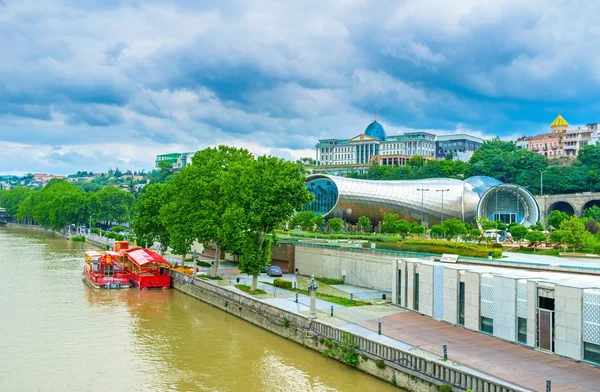 The Kura river embankment — Stock Photo, Image