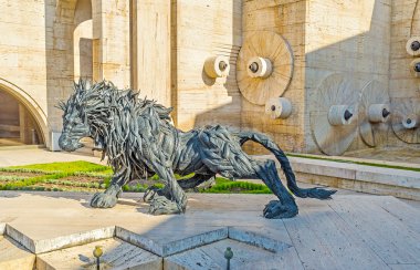 Kükreyen Aslan