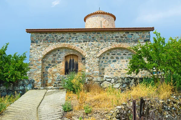 De middeleeuwse kerk in Pelendri dorp — Stockfoto