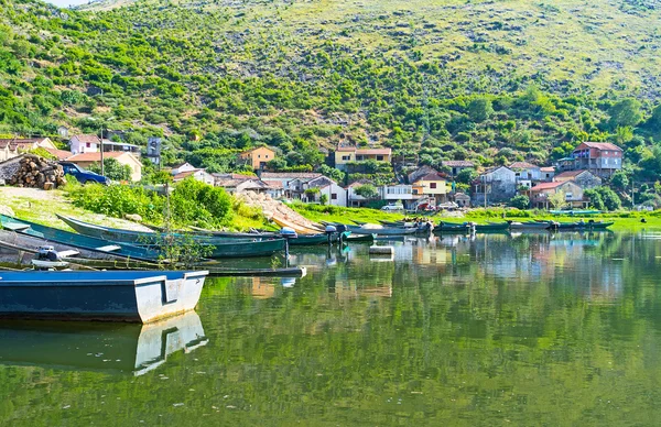 Het vissersdorp in Montenegro — Stockfoto