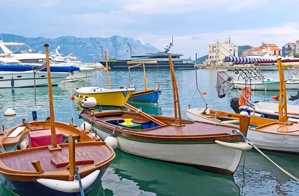 Budva'nın balıkçı tekneleri — Stok fotoğraf