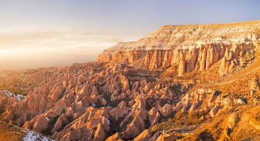 Gün batımı sırasında kayalar