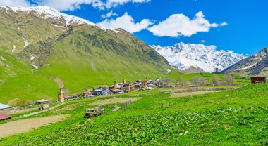 Caucasus tepeler için seyahat