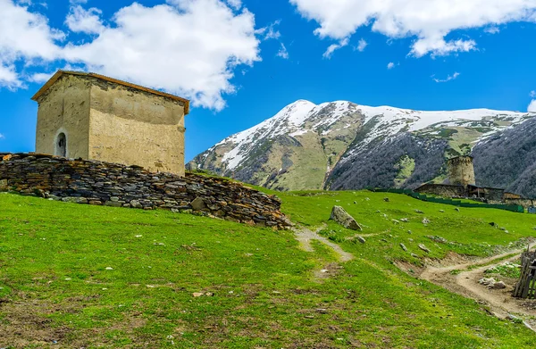 Duas igrejas de Ushguli — Fotografia de Stock