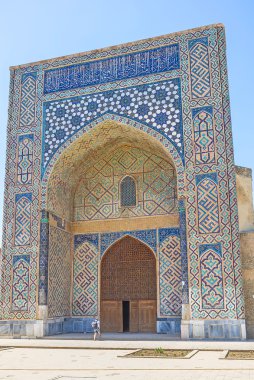 Katedral cami girişinde