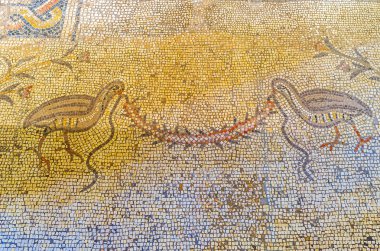 Mozaik zemine çarpma kilisede