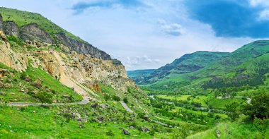 Vardzia'nın yamacı