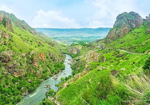 El río en el barranco — Foto de Stock