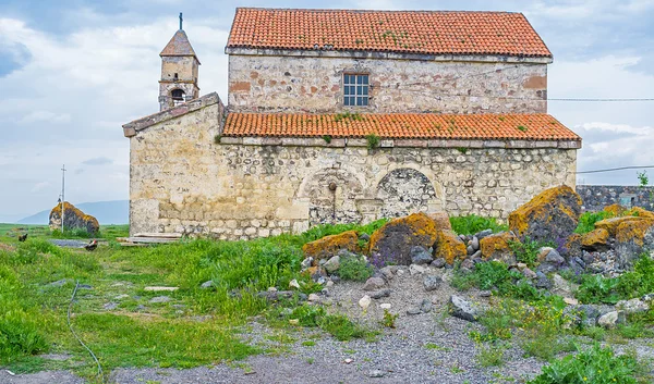 De oude kerk in bergdorp — Stockfoto