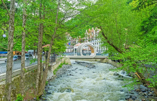 Новий міст над Borjomula річкою — стокове фото