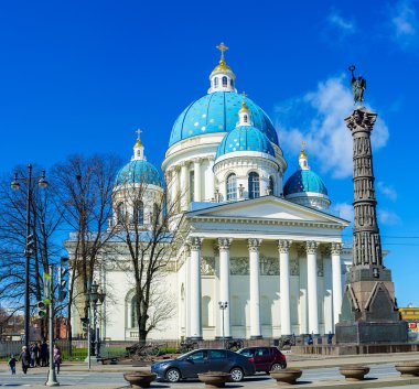 St Petersburg Trinity Katedrali'nde top sütunu