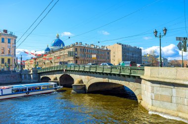 St Petersburg'daki Izmailovsky Köprüsü