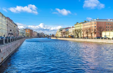 Fontanka Nehri boyunca yürüyüş