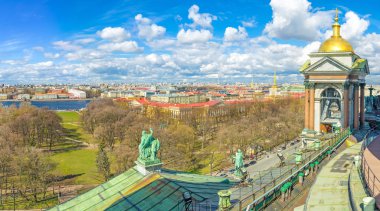 Çatıdan St Petersburg
