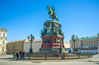 St Petersburg St Isaac Meydanı'nda bronz heykel