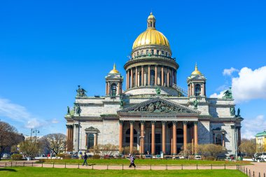 St Petersburg'daki St Isaac Katedrali'nin cephesi